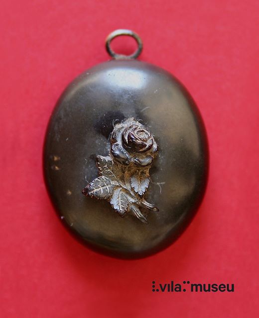 Ebonite locket