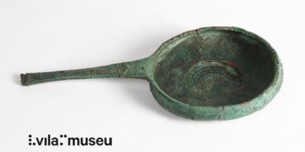 Colador etrusco de bronce